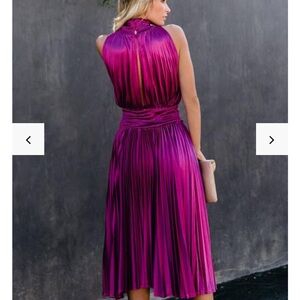 PONT DES ARTS
PLEATED SMOCKED
MIDI DRESS